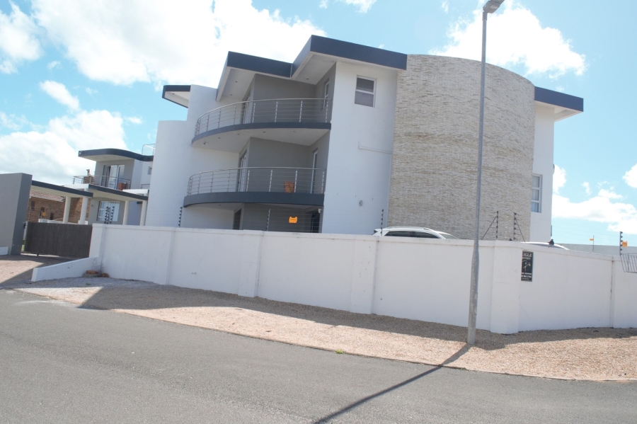 6 Bedroom Property for Sale in Perlemoenbaai Western Cape